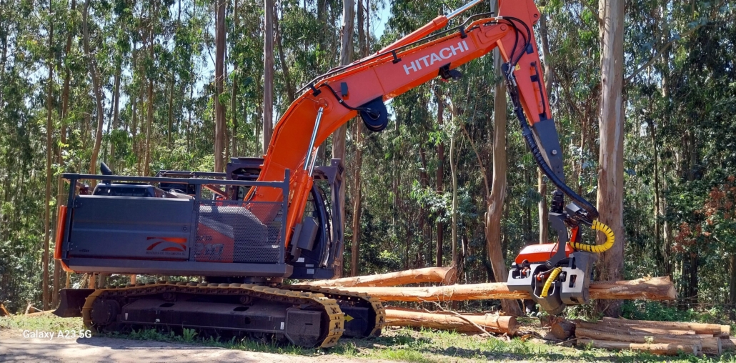 Hitachi ZX 210 LC-7 con adaptación forestal en SICMOP Hitachi ZX 210 LC-7 con adaptación forestal en SICMOP